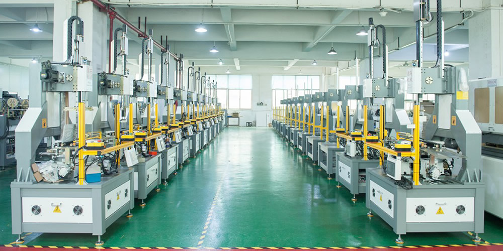 製盒（hé）機、禮（lǐ）盒機